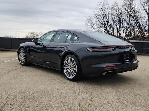 2022 Porsche Panamera 