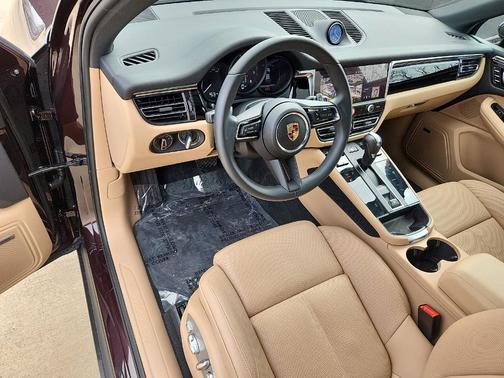 2025 Porsche Macan T