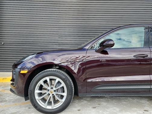 2025 Porsche Macan T