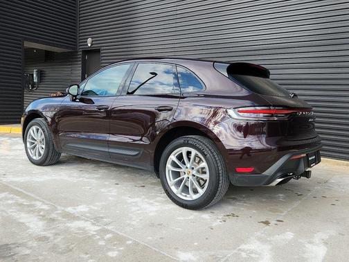 2025 Porsche Macan T