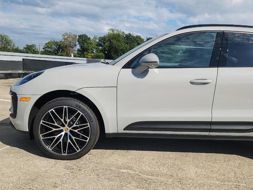 2025 Porsche Macan Base