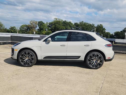2025 Porsche Macan Base