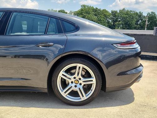 2023 Porsche Panamera 4