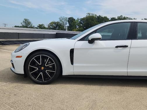 2018 Porsche Panamera 4