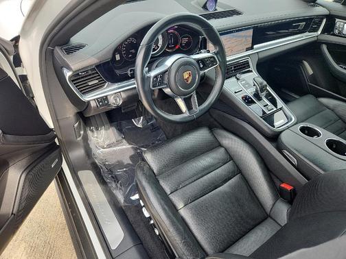 2018 Porsche Panamera 4