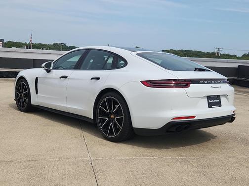 2018 Porsche Panamera 4