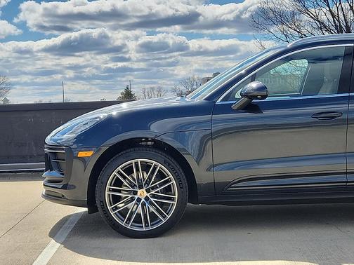 2026 Porsche Macan Base