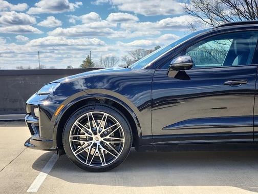 2026 Porsche Macan Turbo