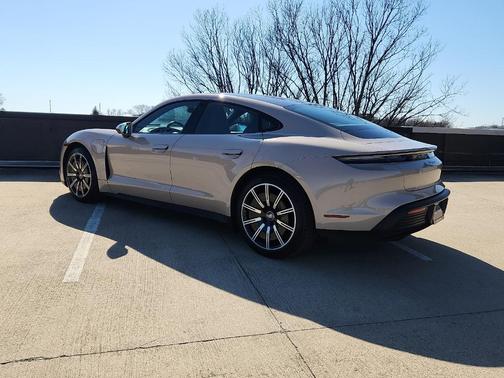 2022 Porsche Taycan Base