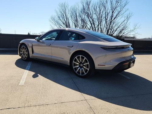 2022 Porsche Taycan Base