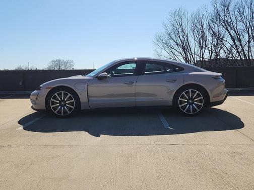 2022 Porsche Taycan Base