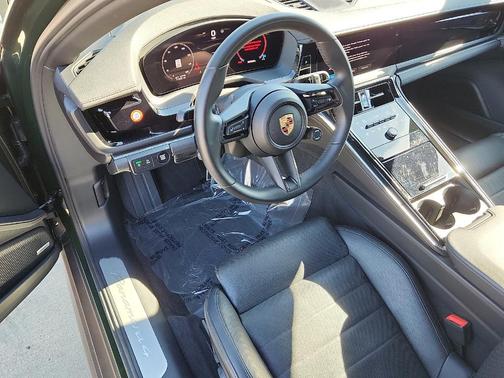 2025 Porsche Panamera 4