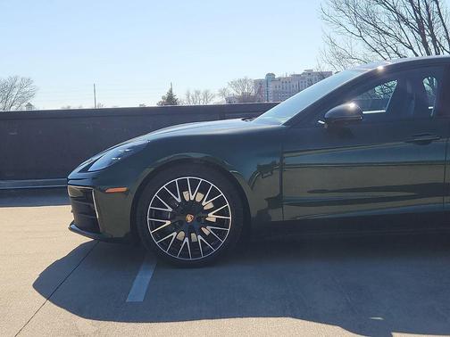 2025 Porsche Panamera 4