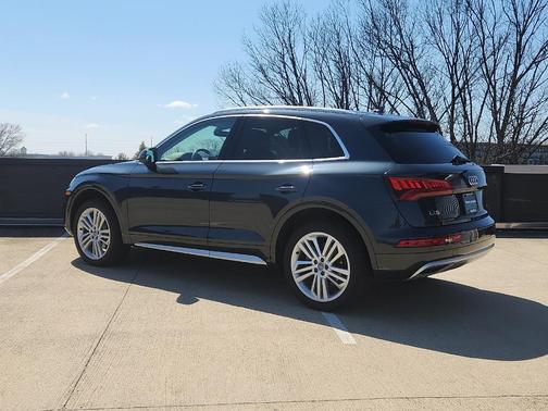 Manhattan Gray Metallic 2019 Audi Q5 2.0T Premium Plus