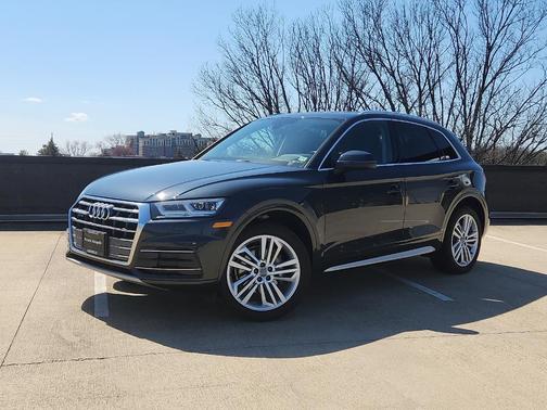 Manhattan Gray Metallic 2019 Audi Q5 2.0T Premium Plus