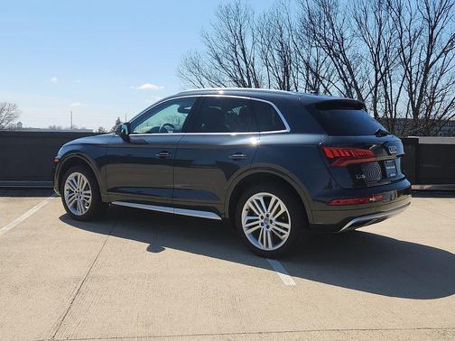Manhattan Gray Metallic 2019 Audi Q5 2.0T Premium Plus