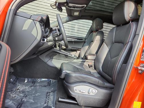 2025 Porsche Macan T