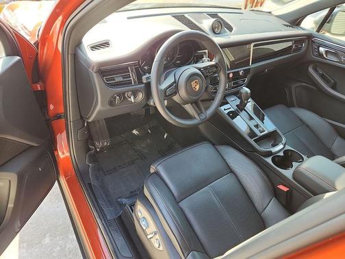 2025 Porsche Macan T