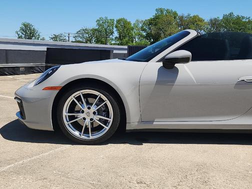 2021 Porsche 911 Carrera