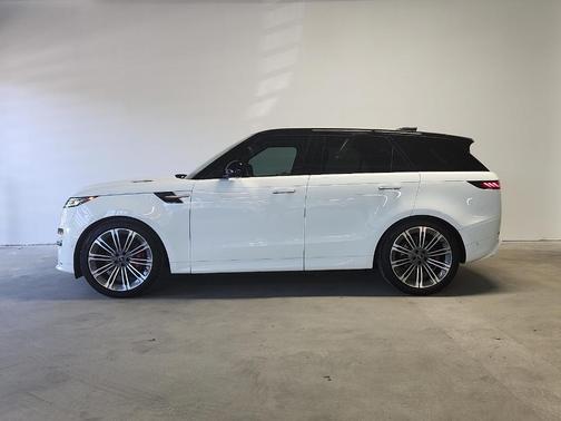 Fuji White 2024 Land Rover Range Rover Sport Dynamic SE