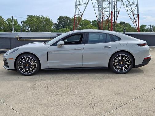 2026 Porsche Panamera 4