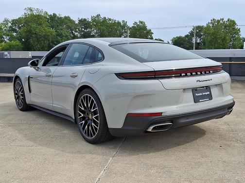 2026 Porsche Panamera 4