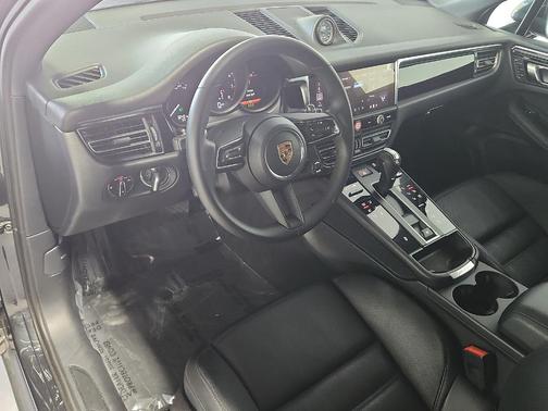 Volcano Grey Metallic 2026 Porsche Macan