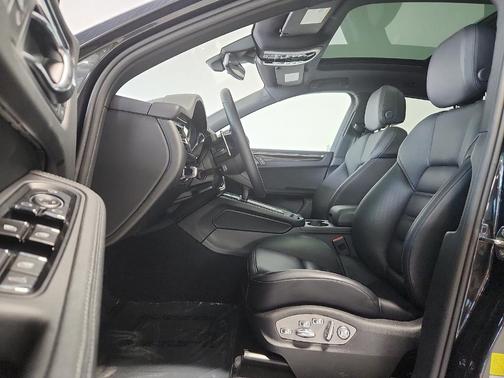 Volcano Grey Metallic 2026 Porsche Macan