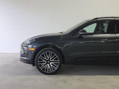 Volcano Grey Metallic 2026 Porsche Macan