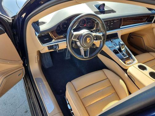 2018 Porsche Panamera 4S