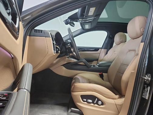 Quartzite Metallic 2020 Porsche Cayenne S Coupe AWD