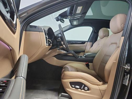 Quartzite Metallic 2020 Porsche Cayenne S Coupe AWD