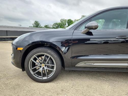 2025 Porsche Macan T