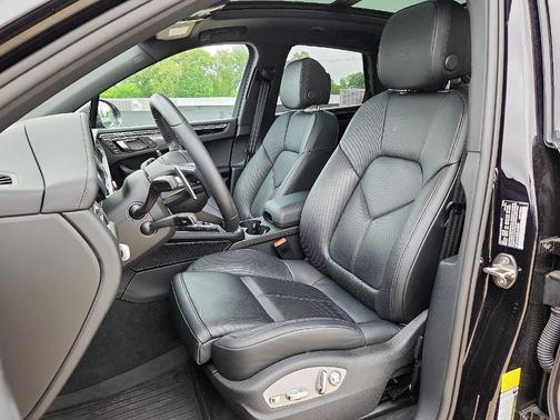 2025 Porsche Macan T