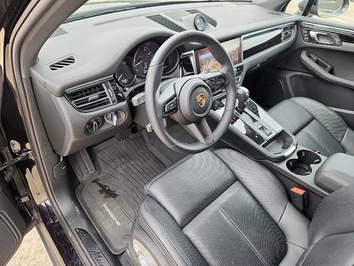 2025 Porsche Macan T