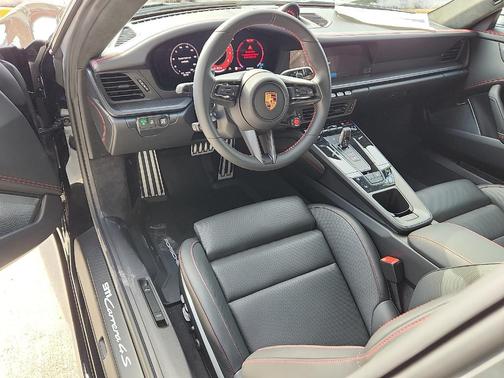 2026 Porsche 911 Carrera 4S
