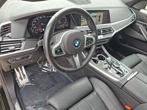 2022 BMW X7 M50i