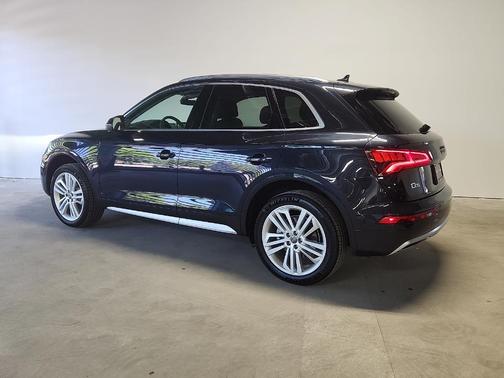 Moonlight Blue Metallic 2018 Audi Q5 2.0T Prestige