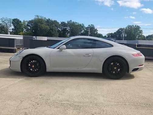 2019 Porsche 911 Carrera