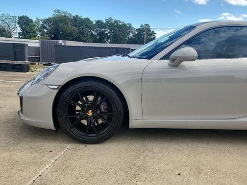 2019 Porsche 911 Carrera