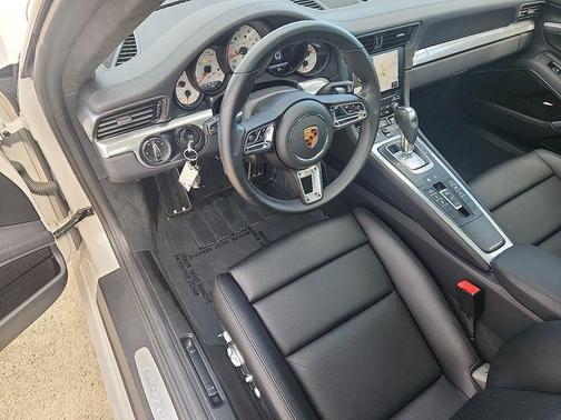 2019 Porsche 911 Carrera