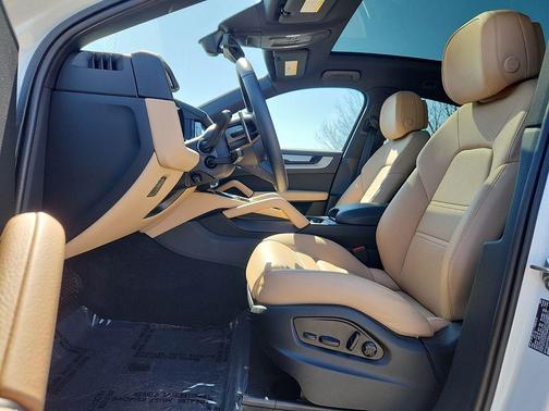 2025 Porsche Cayenne AWD
