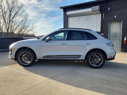 2025 Porsche Macan 