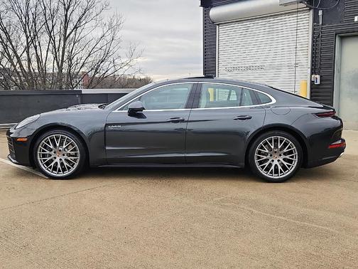 2026 Porsche Panamera 4