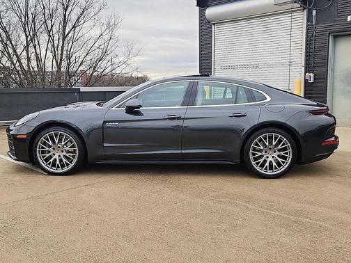 2026 Porsche Panamera 4
