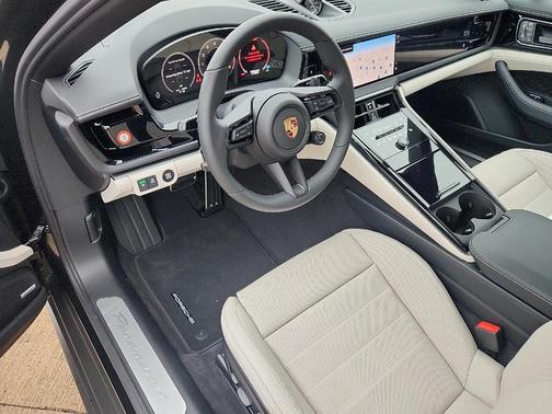 2026 Porsche Panamera 4