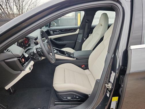 2026 Porsche Panamera 4