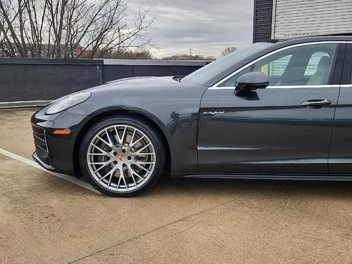 2026 Porsche Panamera 4