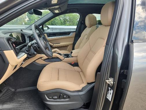 2025 Porsche Cayenne Base