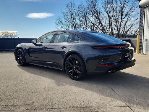 2026 Porsche Panamera 4
